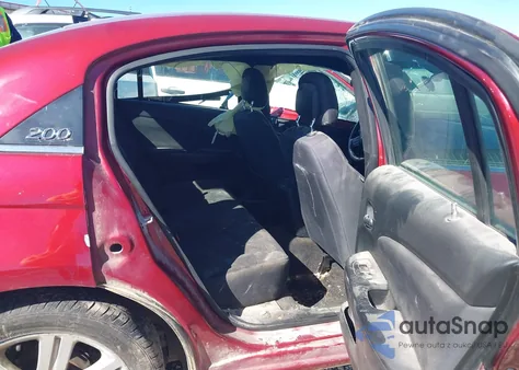 2013 Chrysler 200 Lx z USA, uszkodzony, nr VIN 1C3CCBAB1DN670606